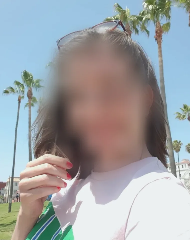 Bettina, 31