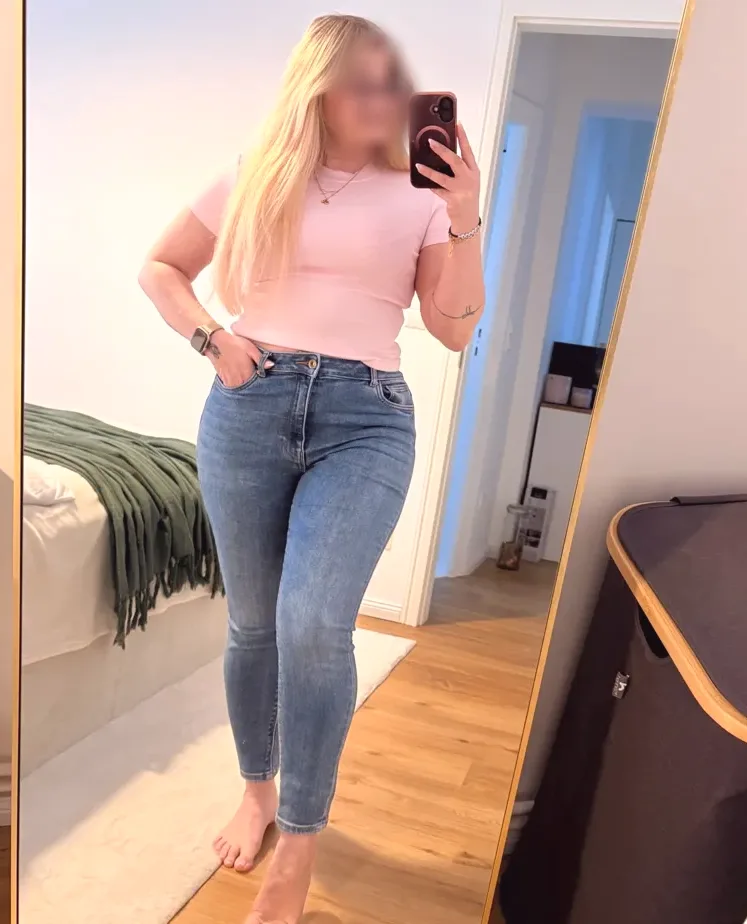 Nicole, 36