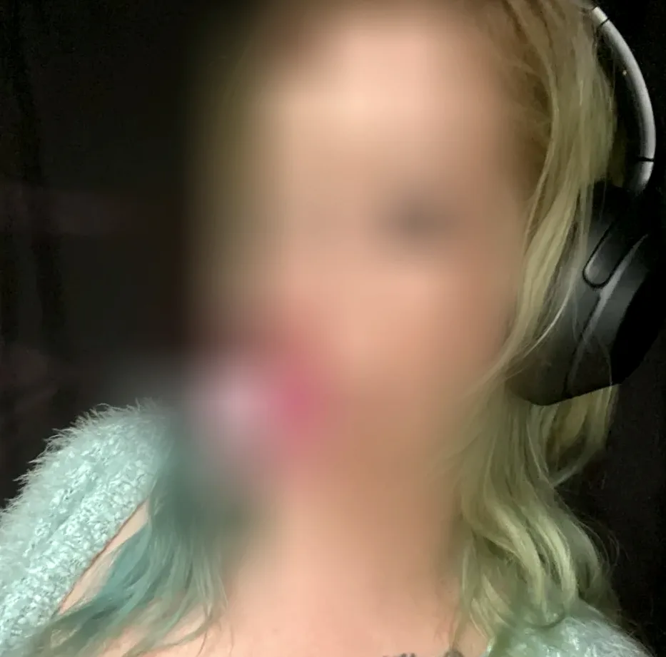 Selina, 35